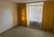 Sanierungsbedürftiges Einfamilienhaus mit großzügiger Terrasse und schönem Baumgarten