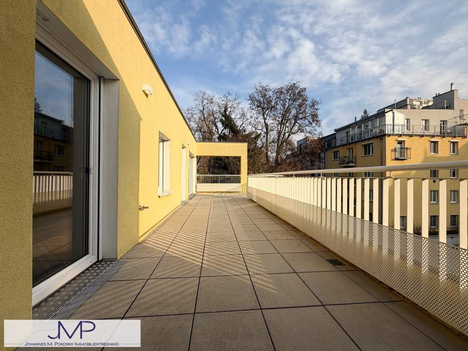 Ruhige, lichtdurchflutete 3-Zimmer-Dachgeschosswohnung mit zwei großzügigen Terrassen!