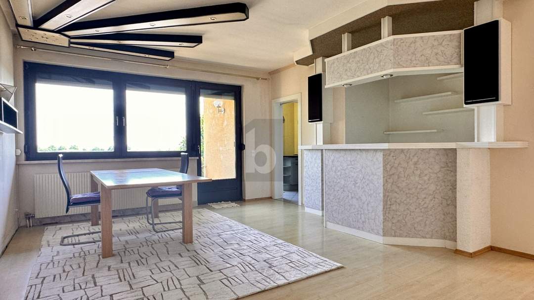 BARRIEREFREIER ZUGANG MIT BALKON & PKW STELLPLATZ