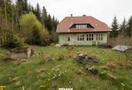 Großzügiges Wohnhaus auf großem Grundstück in idyllischer Lage! Sanierungsbedürftig!