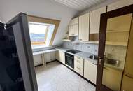 Schöne helle Dachgeschosswohnung in zentraler Lage