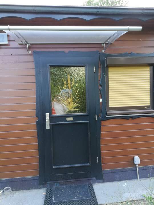 GANZJÄHRIG BEWOHNBAR!!!Pflegeleichter Garten mit Pool, Vollholzhaus Lärche wird verkauft!
