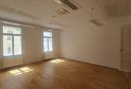 Gekühlter Stil-Altbau bei der Votivkirche