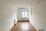 UNBEFRISTET und SANIERT: Großzügige Wohnung mit hervorragender Infrastruktur! Nur für eine Wohngemeinschaft geeignet!