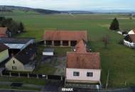 Bauernhaus mit Nebengebäude im Pinkatal