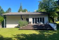 Versteckt. Verborgen. Verliebt. Bungalow mit 1.439 m² Gartenidylle – nur 700 m vom Thermalstrandbad entfernt