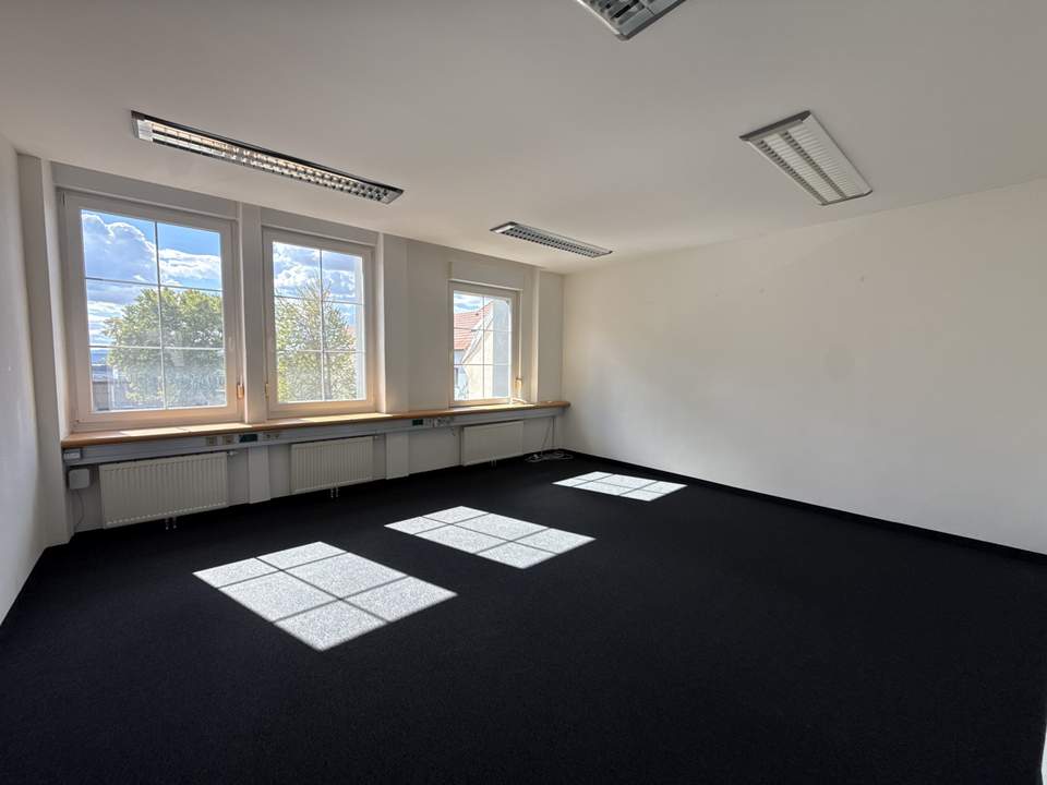 Flexibel gestaltbares Büro in Frequenzlage zu vermieten!