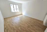 Hier rauscht kein Verkehr, nur die Blätter im Hof! TOP saniert + Hofseitige Terrasse + Viel Grün + Viel Lebensqualität + Absolute Ruhelage + Ideale Raumaufteilung! Besser geht´s nicht! Nicht lange zögern...