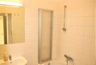 TERRASSENHIT, UNBEFRISTET, 86 m2 Altbau mit 30 m2 Freifläche, 3 Zimmer, Komplettküche, Wannenbad, Parketten, Hofruhelage