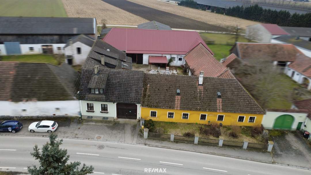 Vierkanter mit großem Innenhof und vielseitigen Nutzungsmöglichkeiten in Buttendorf