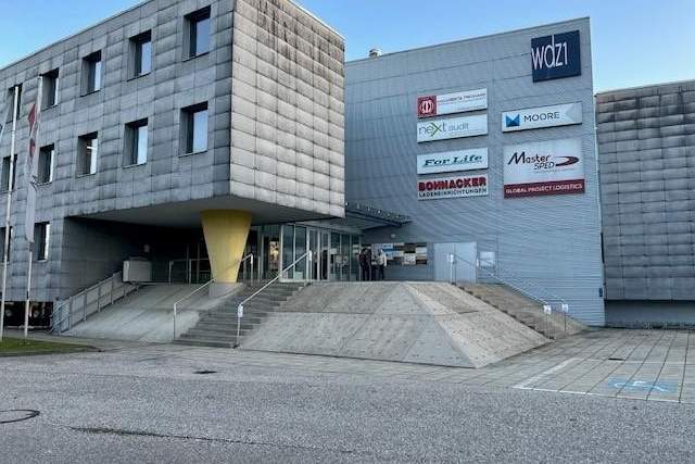 722 m2 modernes Büro im Mezann - 16 Parkplätze inkludiert ev auch als ARBEITERWOHNPROJEKT oder man kauft nur die Hälfte, Gewerbeobjekt-kauf, 4600 Wels(Stadt)