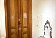 "Jugendstil-Wohnung mit flexibel teilbarem Wohn-/Seminarraum und 165 m2 eigener Freifläche"