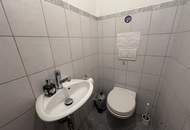 Tolles Zweifamilienhaus mit Einliegerwohnung, sonniger Terrasse, Keller, Doppelgarage und Pool!