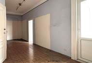 Großzügige Altbauwohnung mit großem Ausbaupotential