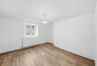 Erstbezug nach Renovierung (EG) und 26.849 m² Land (Tierhaltung erlaubt) !