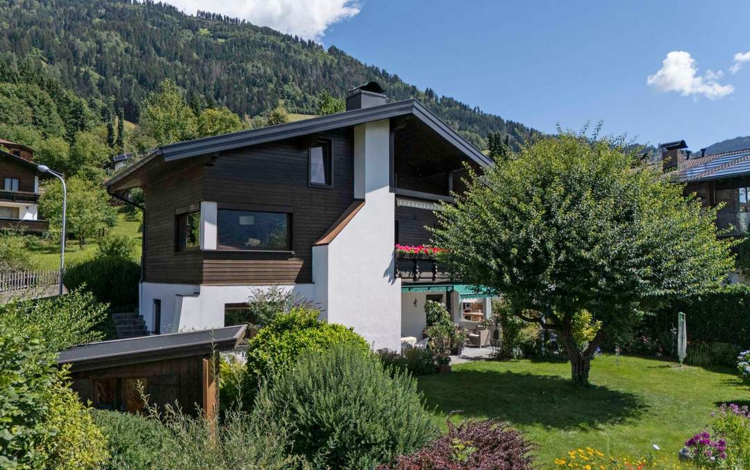 Stilvolles Wohnhaus in bester Sonnenlage nahe der Stadt