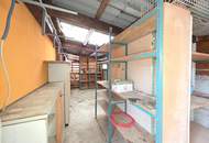 Gediegenes Stockhaus in grüner Umgebung