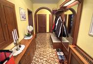 Gepflegtes großes Einfamilienhaus mit überdachtem Pool!