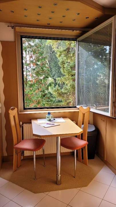 Wenn Sie die Natur vor dem Fenster möchten und trotzdem nicht auf alle Annehmlichkeiten einer Stadt verzichten wollen, sind Sie hier genau richtig!!