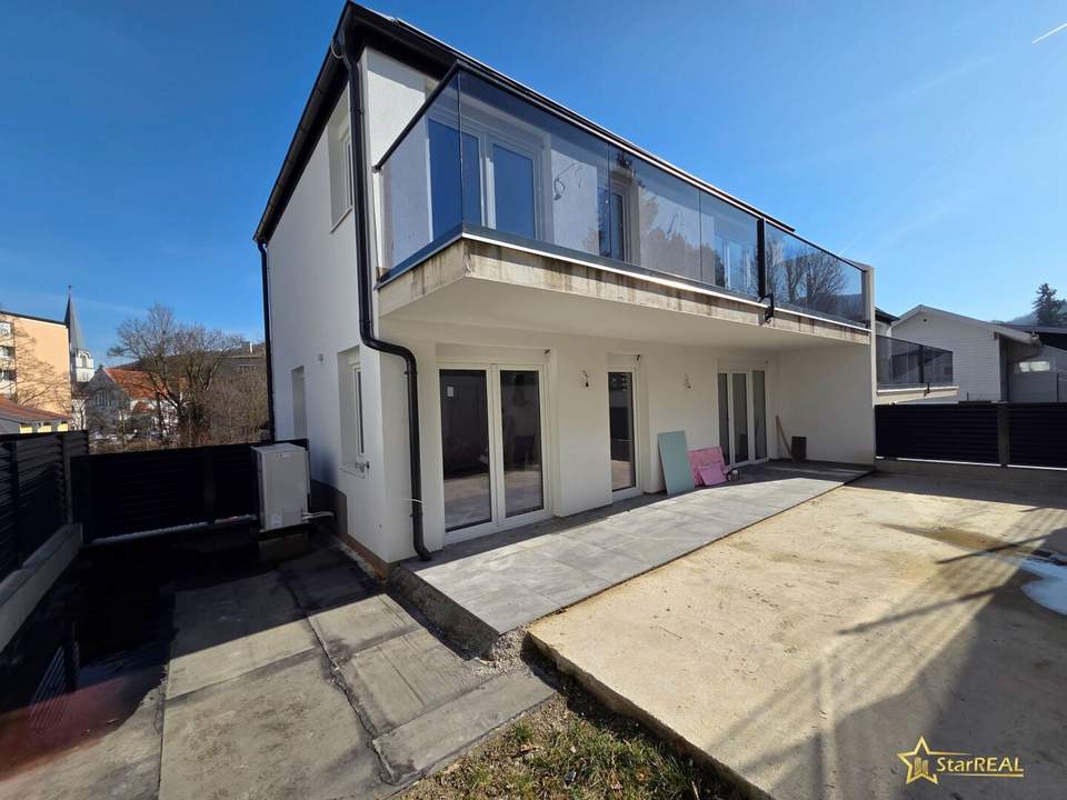FRÜHLINGSAKTION! BELAGSFERTIG PLUS! INKLUSIVE VERFLIESUNG, PARKETT UND MALEREI. CARPORT. 5 ZIMMER. 2 BALKONE. 2 TERRASSEN. PROVISIONSFREI für den Käufer.
