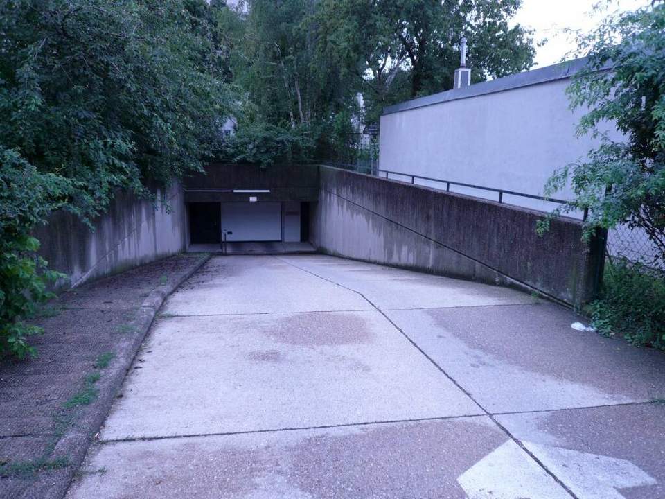 Garagenplatz Dopschstraße