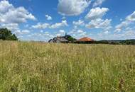 Sonniger Baugrund mit Burgblick