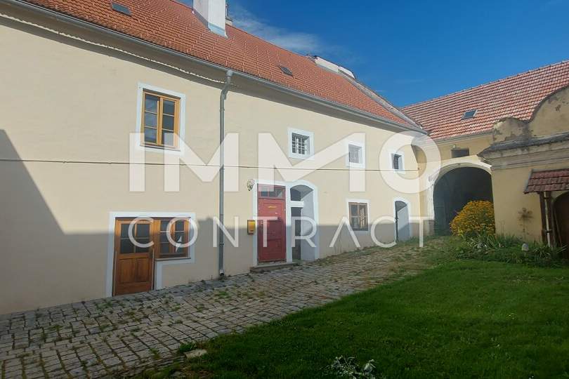 WOHN-UND GESCHÄFTSHAUS AUS DEM 16. JAHRHUNDERT IM HERZEN VON LANGENLOIS 100 m Kellerröhre, Nebengebäude, Innenhof, Geschäftslokale, usw., Haus-kauf, 950.000,€, 3550 Krems(Land)