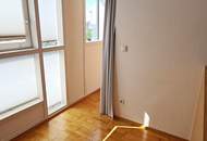 INNSTRASSE, FERNBLICK, unbefristete 97 m2 Dachgeschoß-Maisonette mit Loggia, 2 Zimmer, Komplettküche, Wannenbad, Parketten, gefördert