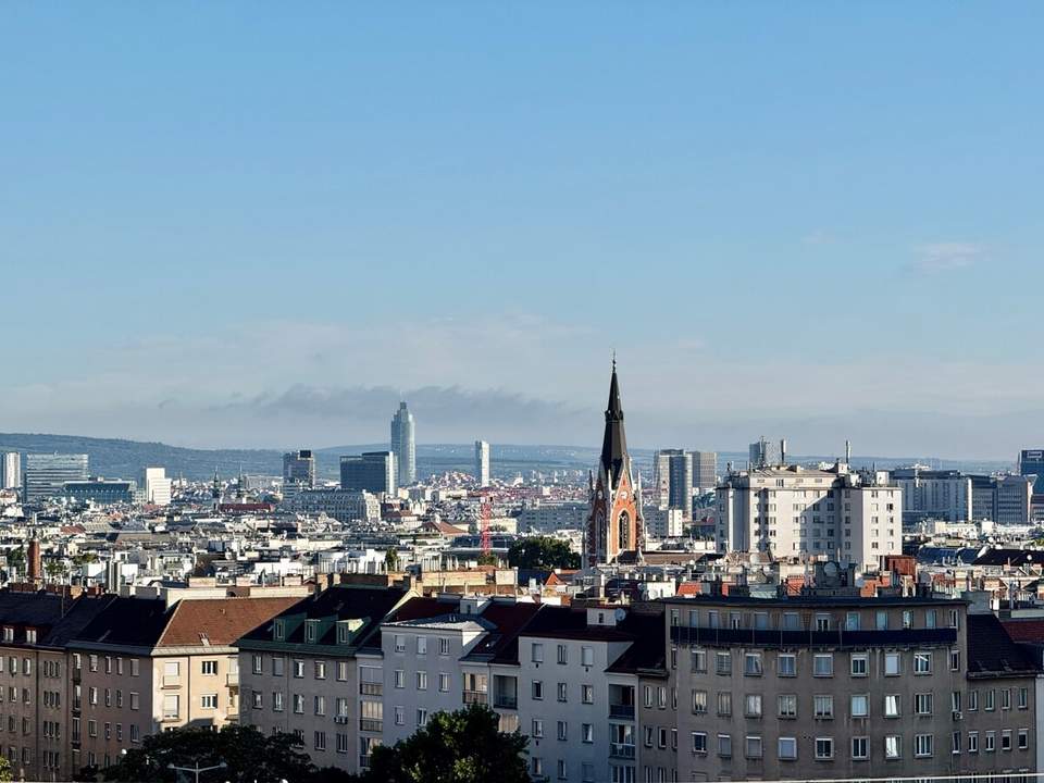 Luxus Pur: Penthouse directly at the main train station: Commission-free + Completion in October