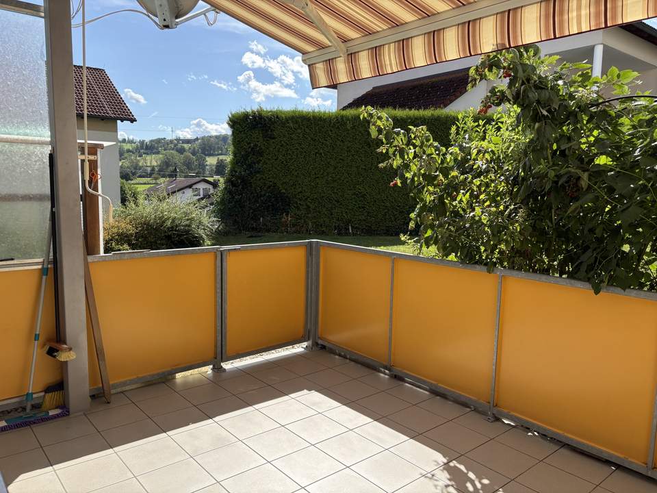 Ruhige 3-Zimmer Eigentumswohnung mit Loggia u. Terrasse