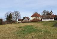 Ebener sonniger Baugrund