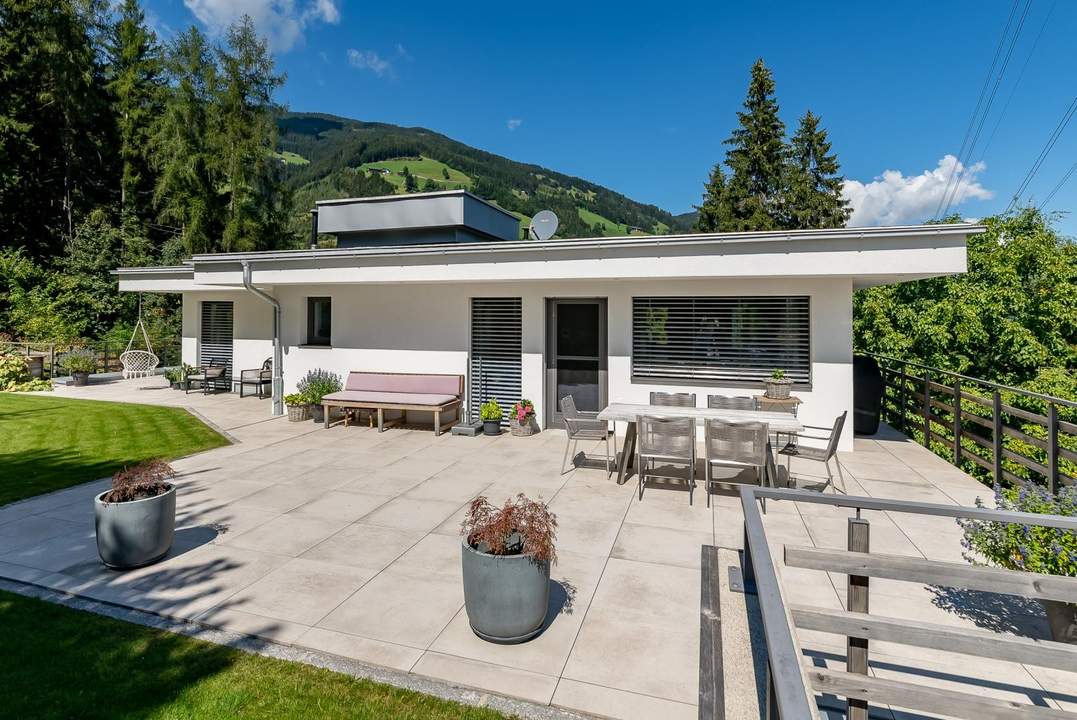 Zillertal-Exklusivität: Ihr neuwertiges, modernes Zuhause mit Einliegerwohnung