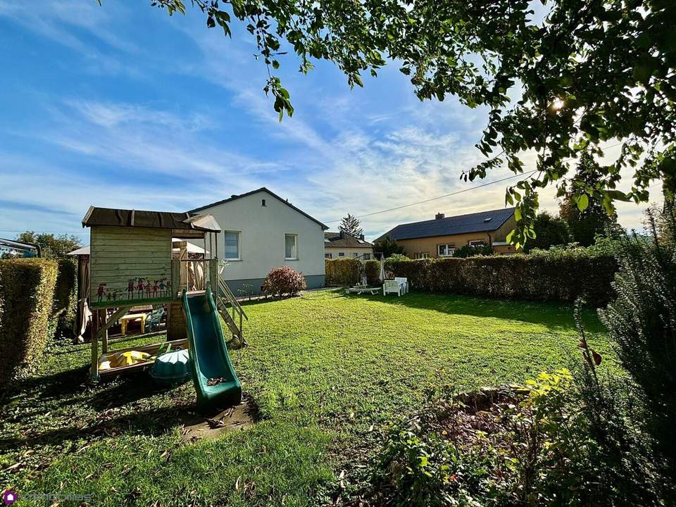 Ein Ort zum Aufatmen – Ihr Zuhause mit Garten und Herz! Superädifikat/ Pachtgrund