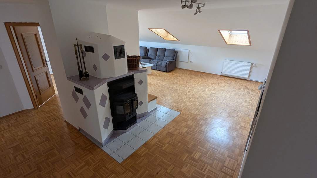 Geräumige 5-Zimmer-DG-Wohnung mit Balkon in Frauental (Provisionsfrei)
