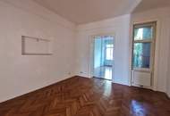 Schöne 4,5 Zimmer Altbau-Villenetage mit Gartennutzung und kleinem KFZ-Stellplatz