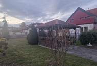 LIEBEVOLLES STADTHAUS MIT HERRLICHEM, RUHIGEN GARTEN SAMT LAUBE UND BESTER INFRASTRUKTUR DER STADT STOCKERAU