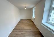 Einziehen &amp; wohlfühlen: Renovierte Wohnung mit Parkplatz