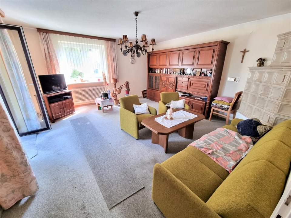 Ein- bis Zweifamilienhaus mit Garage aus den 70ern