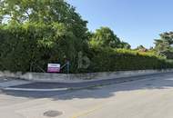 AUFGESCHLOSSEN - SONNIGES, EBENES ECKGRUNDSTÜCK MIT ALTBAUMBESTAND