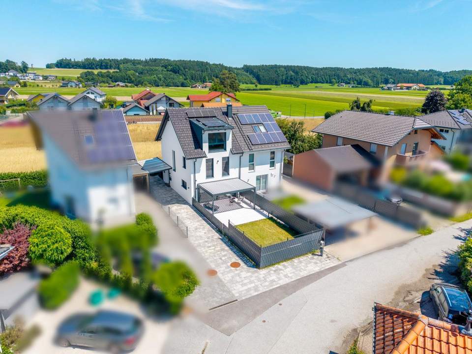 Stilvoll Wohnen in St. Georgen – Exklusive Doppelhaushälfte mit Design-Akzenten