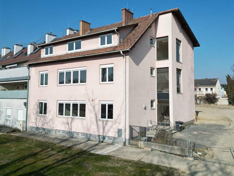 Sanierungsbedürftiges Mehrfamilien-/Bürohaus in zentraler Lage