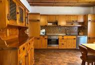 Großzügiges Ein- oder Zweifamilienhaus mit Pool in attraktiver, zentraler Lage