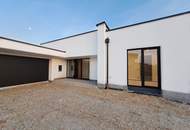 NEUER PREIS Exklusiver Wohntraum – Neubau-Bungalow mit Pool &amp; Doppelgarage - Erstbezug