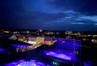 Maisonette mit Dachterrasse, Whirlpool &amp; Panoramablick - Ihr Penthouse-Traum mit Garagenplatz und Massmöbel in Hollabrunn!