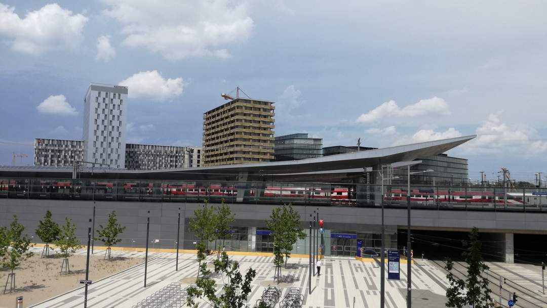 Teilmöblierte 2 Zimmer mit verglaster Loggia im Skytower zur Miete ab 15.05.2026