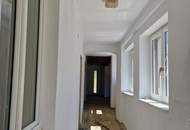 Haus mit 2 getrennten Wohneinheiten und Kellerstöckl mit Wiesen und Äcker