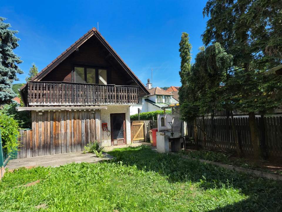 HAUS AUF KLEINEM GRUND IN GUTER LAGE