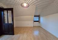 Haus mit zwei Wohneinheiten und Gartenidylle