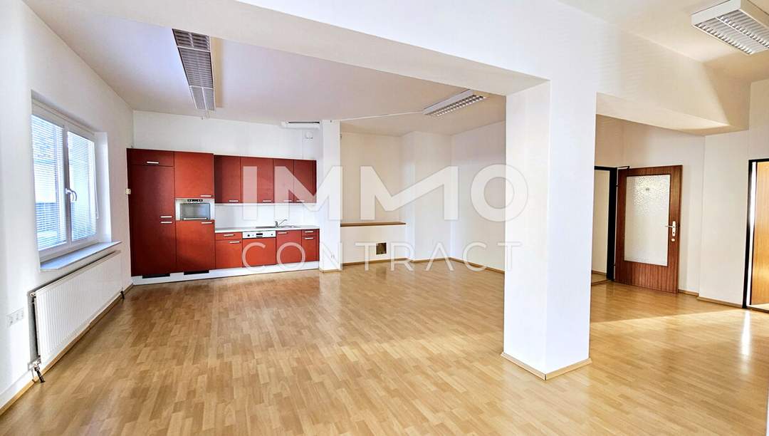 Großzügige Büroräume in attraktiver Lage in kleinem Mehrparteienhaus