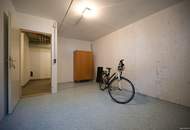 Sonnige 3-Zimmer Wohnung mit Blick ins Grüne, Loggia, Kellerraum und Tiefgaragenstellplatz.